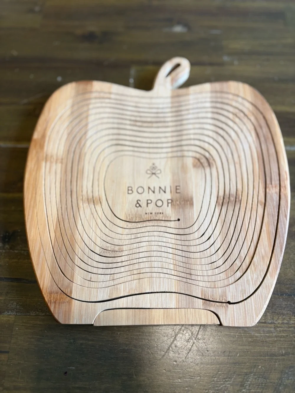 Bonnie & Pop New York Expandable Wooden Apple Cutting Board Fruit Tray  Basket